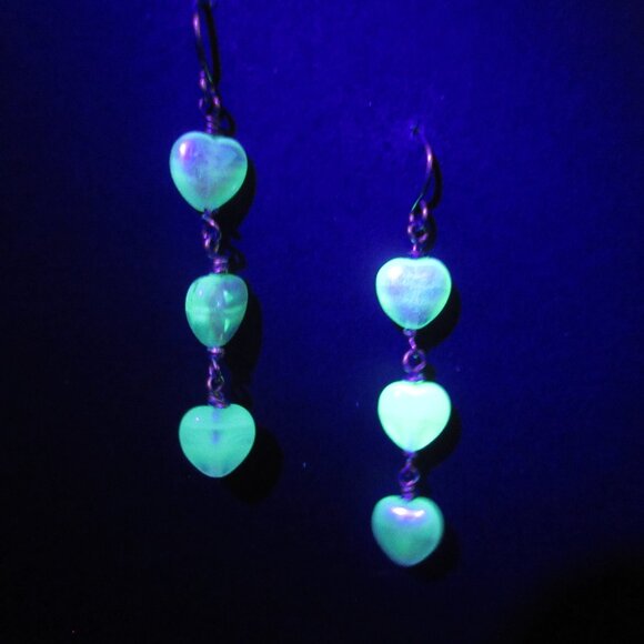UG heart earrings - Picture 1 of 10